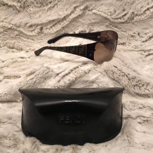 Fendi Sunglasses With Case and Cleaning Cloth